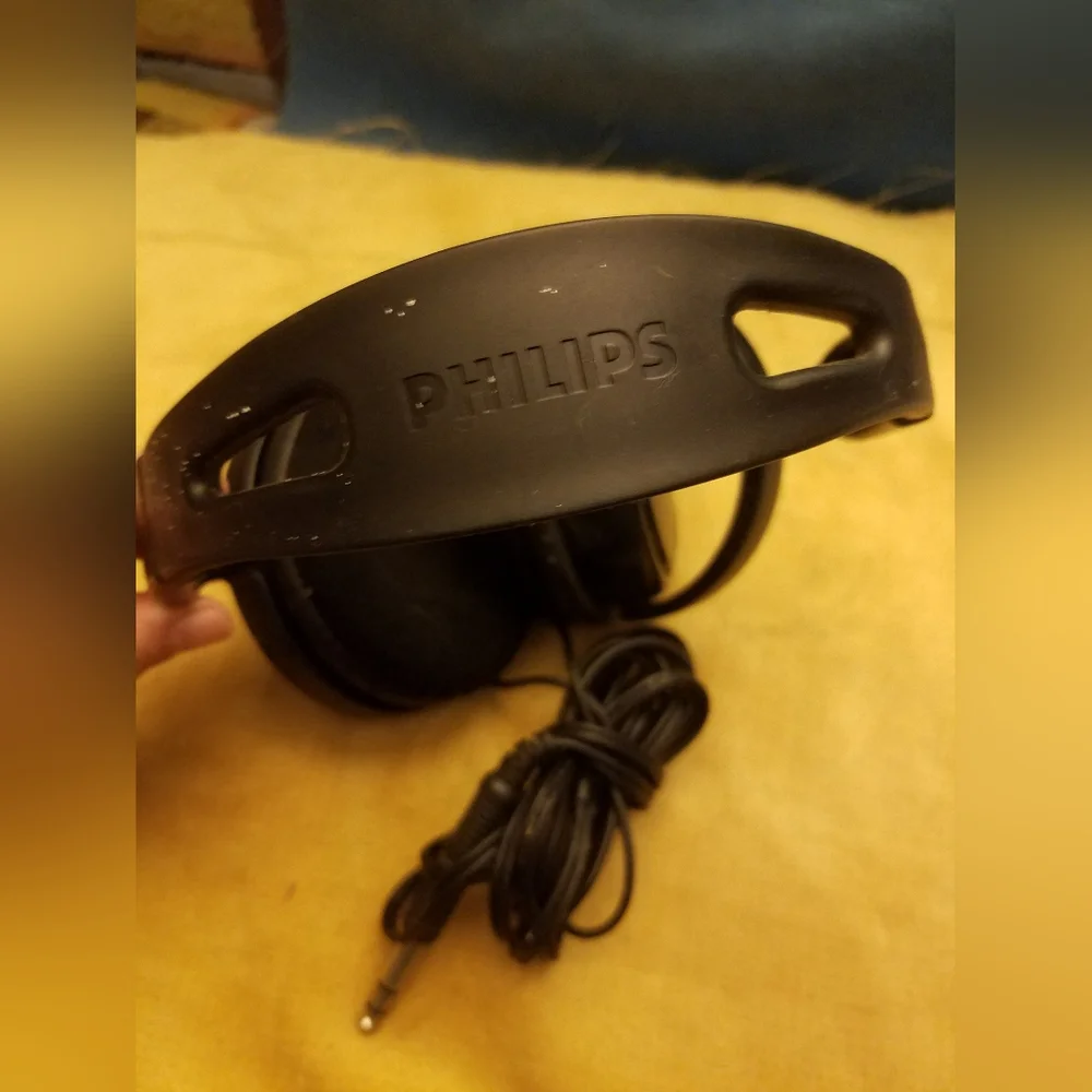 Phillips SHP200 head phones